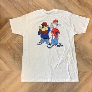 XL - Warner Bros. White T-Shirt with Cartoon Graphic